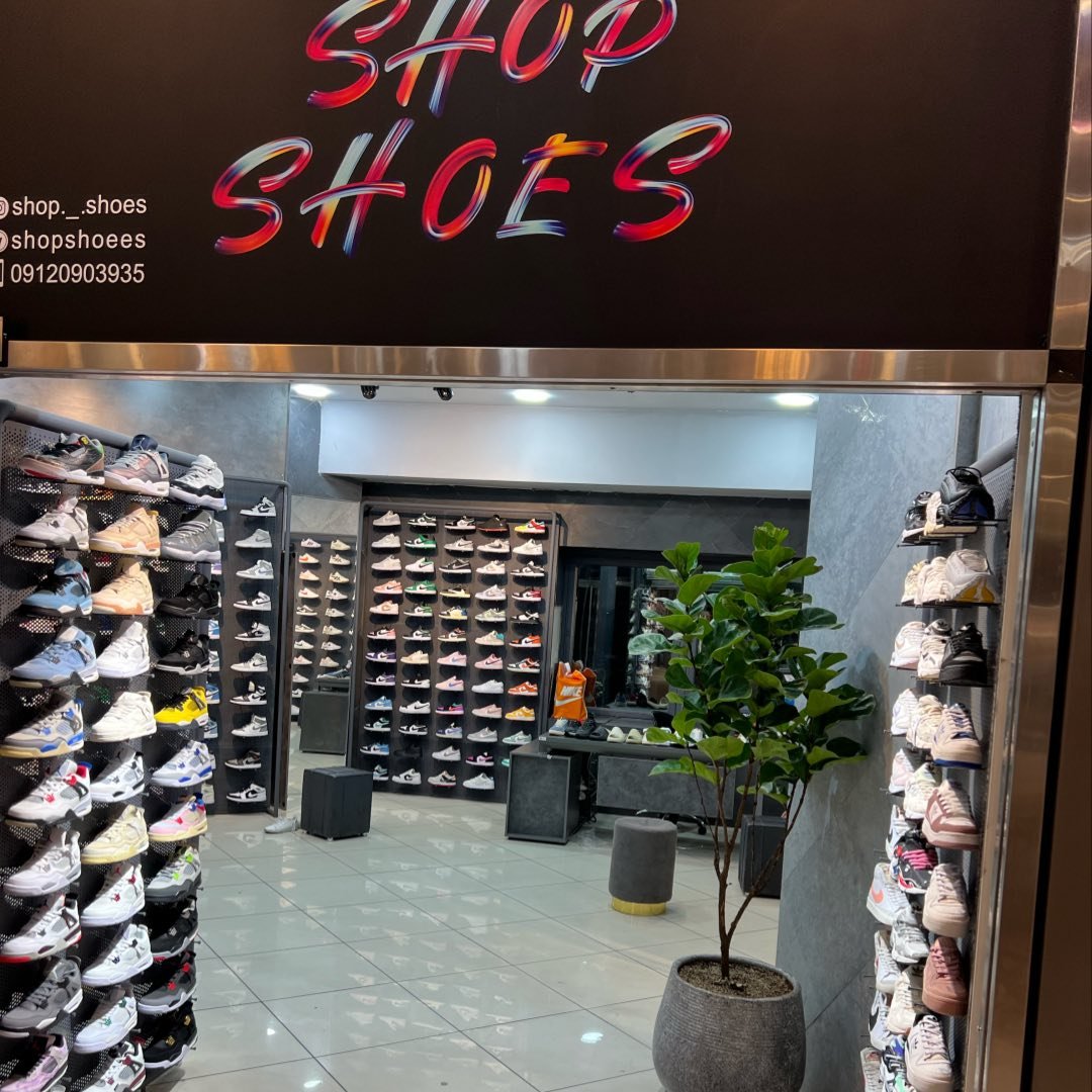 لوگوی فروشگاه shop._.shoes